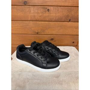 Perry Ellis Kids Portfolio sneakers black Sz 2 NIB